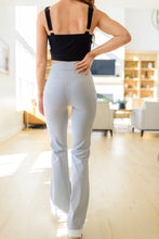 Load image into Gallery viewer, Brighton Flare Leggings in Light Gray