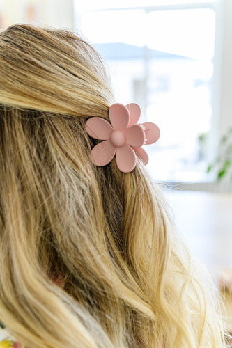 Daisy Claw in Light Pink