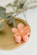 Load image into Gallery viewer, Daisy Claw in Coral