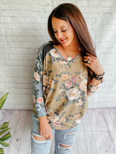 Load image into Gallery viewer, Noelle Floral Block Top
