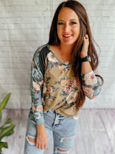Load image into Gallery viewer, Noelle Floral Block Top